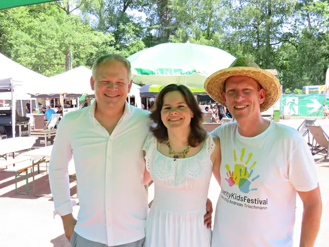 Markus und Tochter Lilly-Sophie Reiß mit Organisator Andreas Trischmann | Foto: Brigitte Melder