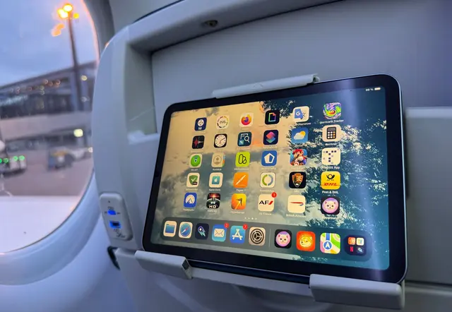 Bissi klicken, ja. Mehr eher nicht: Momentan beträgt die Bandbreite bei den meisten Airlines maximal vier Megabit pro Sekunde. Das reicht nicht für flüssiges Streaming über den Wolken. | Foto: dpa