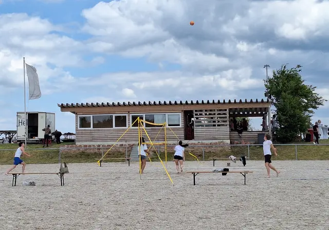 Voller Einsatz beim Beachvolleyball | Foto: Carolin Gross