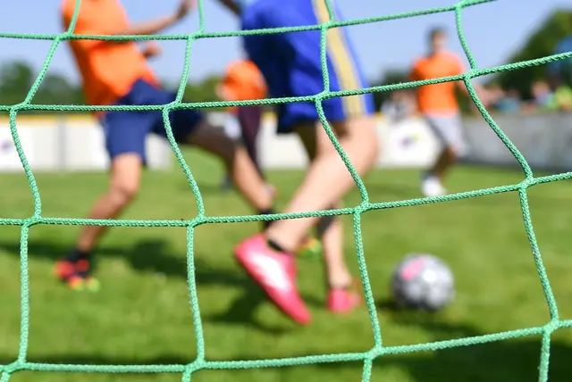 In Württemberg soll aufgrund der vorhergesagten Hitze kein Fußballspiel stattfinden. (Archivbild) | Foto: Uwe Anspach/dpa
