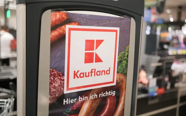 Verdi nimmt beim Warnstreik Kaufland ins Visier. | Foto: Bernd Weißbrod/dpa