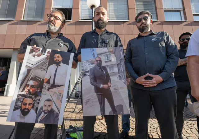 Die Familie des Opfers forderte vor Prozessbeginn «Gerechtigkeit». | Foto: Boris Roessler/dpa