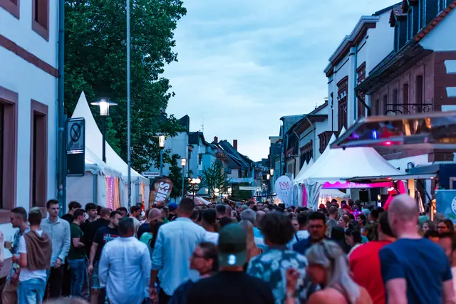Musik, Begegnungen und Sommerstimmung: Das Altstadtfest gehört zu den Höhepunkten im Jubiläumsjahr „750 Jahre Kaiserslautern“ | Foto: Stadt KL/gratis