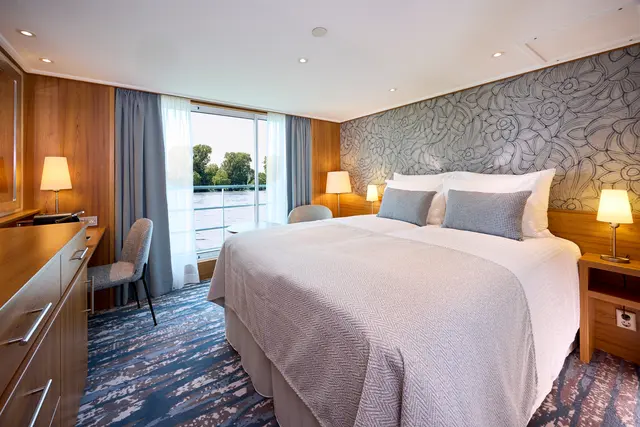 Wochenblatt-Leserreise 2027: So sieht eine Doppelkabine mit französischem Balkon auf der MS Swiss Splendor aus. | Foto: Scylla 