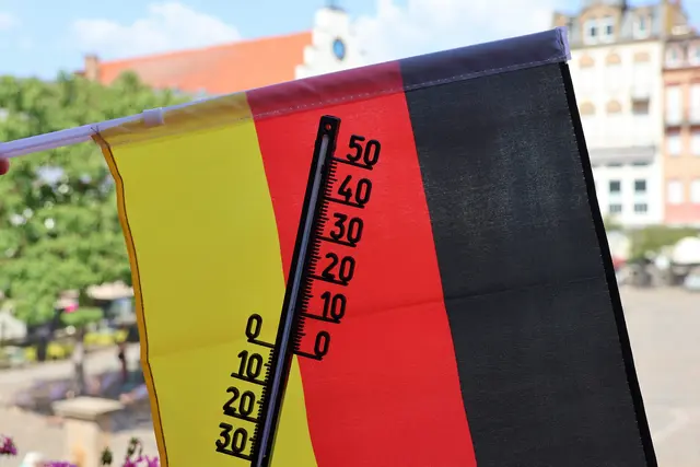 Hitze und Fußball-WM: Da steigt die Gefahr von Konflikten. Hohe Temperaturen können Kreislauf und Nerven belasten. Die Stadt Landau gibt Tipps und nennt Anlaufstellen für Hilfe. | Foto: Stadt Landau