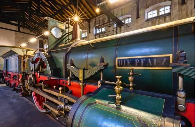 Wer Lust auf Handarbeit und Technik hat, kann helfen, eine Dampflok wieder ausstellungsfit zu machen. | Foto: Pfalz.Touristik e.V., Heimatlichter GmbH