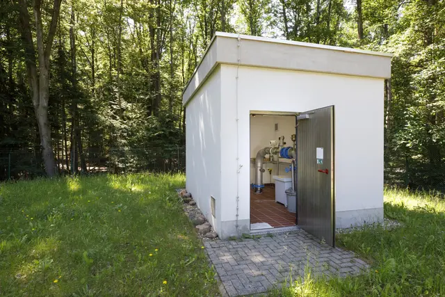 Hitze und Trockenheit sorgen für einen deutlich höheren Wasserbedarf in Kaiserslautern und Umgebung. Das Foto zeigt einen der Brunnen für die Trinkwasserversorgung | Foto: SWK/gratis