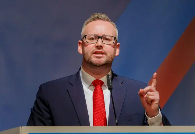 Sebastian Münzenmaier tritt auf dem Landesparteitag der rheinland-pfälzischen AfD für den Posten als Landeschef an. (Archivbild) | Foto: Andreas Arnold/dpa