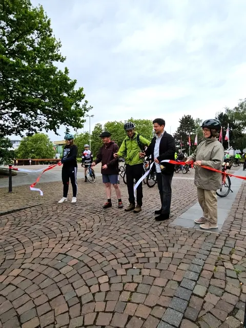 Das Foto zeigt den Auftakt des Stadtradelns 2026 in Kaiserslautern auf dem Rathausvorplatz  | Foto: Stadt Kaiserslautern/gratis