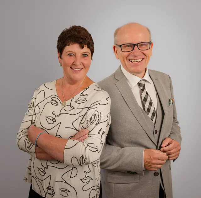 Elke Heid und Horst Girmann vermitteln Traumhäuser zuverlässig und transparent. | Foto: Girmann Immobilien/Eric Paul