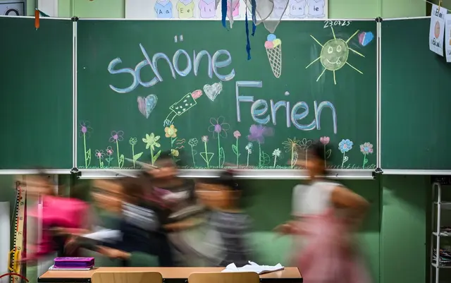 Sechs Wochen lang gibt es keinen Unterricht. (Archivbild) | Foto: Jens Kalaene/dpa