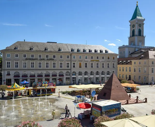 Ein Abstecher in die Innenstadt wird zur kleinen Zeitreise: In der Stadtkirche geht es zur Weinbrenner-Ausstellung hinunter in die Krypta. | Foto: | Stadt Karlsruhe, Monika Müller-Gmelin