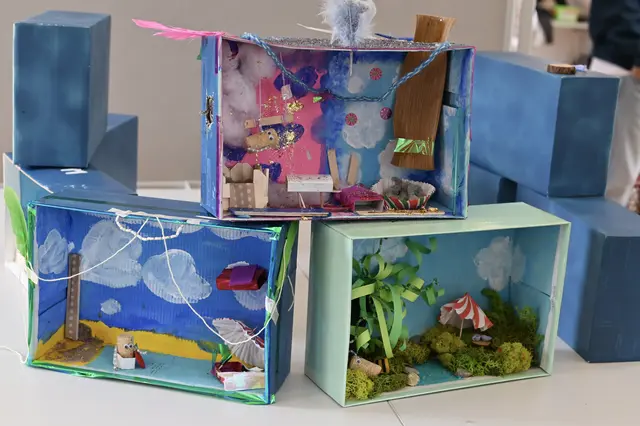 Die Kinder entwarfen persönliche Wohlfühlorte und präsentierten diese stolz in einer Ausstellung. | Foto: Rebecca Roth