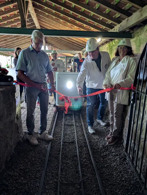 Hier wird das rote Band durchgeschnitten | Foto: VG Lauterecken-Wolfstein 