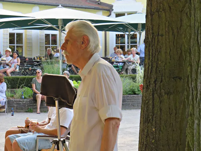 Bandfotograf Wolfgang Schumann filmte und fotografierte | Foto: Brigitte Melder