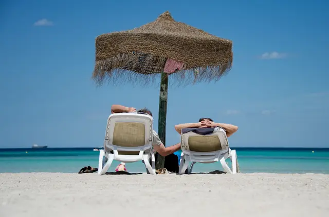 Nicht jeden der Politiker zieht es an den Strand. (Symbolbild) | Foto: Julian Stratenschulte/dpa/dpa-tmn