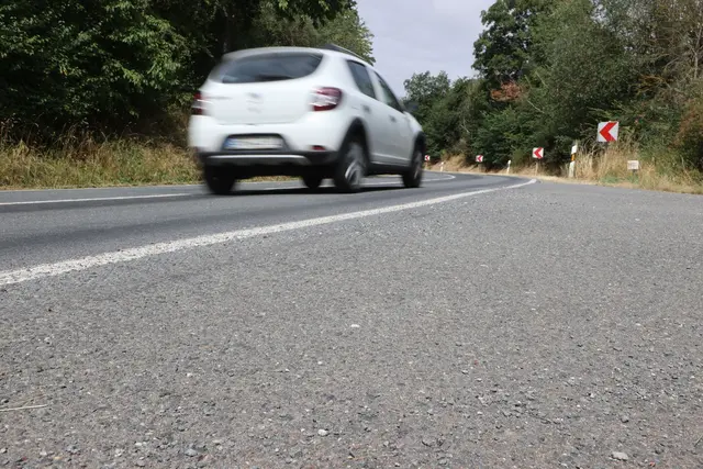 Die Hitze ist auch für die rheinland-pfälzischen Straßen eine echte Belastung. (Symbolbild) | Foto: Bodo Schackow/dpa