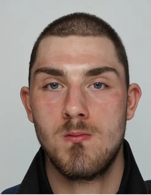 Nach zwei Tötungsdelikten in Bremen-Vegesack fahnden Polizei und Staatsanwaltschaft öffentlich nach einem 22‑jährigen Tatverdächtigen. Der Mann gilt als gefährlich und ist weiterhin auf der Flucht. | Foto: Polizei Bremen