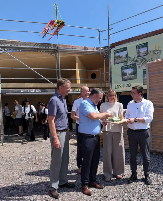 Feierten das Richtfest des neuen Sportpavillons: Minister Marcus Klein, LGS-Geschäftsführerin Anne Pieper, Oberbürgermeister Marc Weigel, Bürgermeister Stefan Ulrich, Baudezernent Bernhard Adams (v.r.n.l.) | Foto: LGS 2028