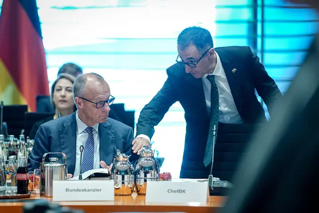 Özdemir bietet Merz die Zusammenarbeit an.  | Foto: Kay Nietfeld/dpa