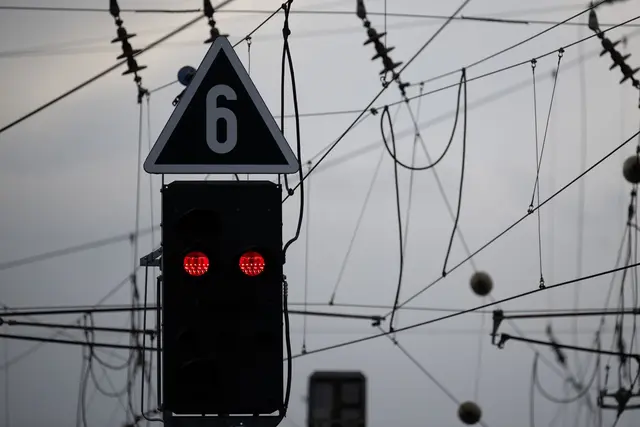 Die Rekordhitze hat auch Auswirkungen auf den Bahnverkehr in Rheinland-Pfalz. (Symbolbild) | Foto: Sebastian Gollnow/dpa