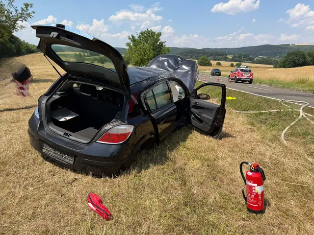 Für die Dauer der Rettungs- und Bergungsarbeiten musste die K13 zwischen Weilerbach und Schwedelbach in beide Fahrtrichtungen vollständig gesperrt werden | Foto: Freiwillige Feuerwehr Weilerbach