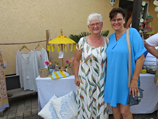 Anke Oswald und Freundin besuchte aus Böhl-Iggelheim den Markt | Foto: Brigitte Melder