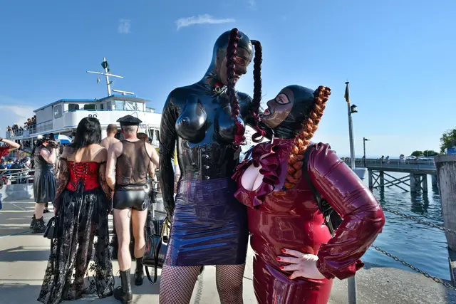 «Erotikschiff» bei 36 Grad am Bodensee. | Foto: Felix Kästle/dpa