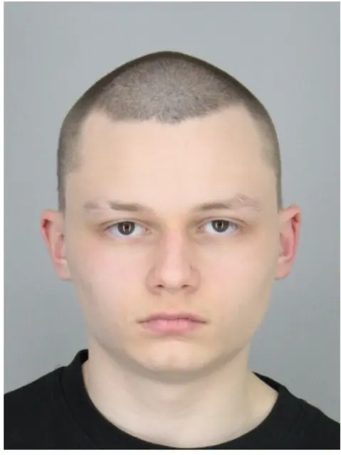 Nach einem Tötungsdelikt in Kassel-Waldau fahndet die Polizei nach dem 18‑jährigen Dimitar Hans‑Jürgen Lenz. Der junge Mann steht im Verdacht, seinen 21‑jährigen Bruder mit stumpfer Gewalt getötet zu haben. | Foto: Polizeipräsidium Nordhessen
