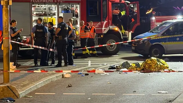 Bei dem Scooter-Unfall stirbt ein 23-jähriges Zwillings-Bruderpaar. (Archivbild) | Foto: Mike Seeboth/dpa
