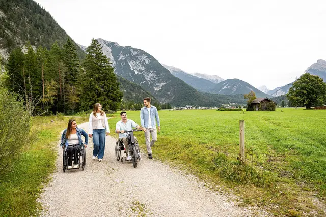 Sieben barrierefreie Wanderwege zwischen 1,8 und 7 Kilometern gibt es in der Region Seefeld zu erkunden. | Foto: dpa