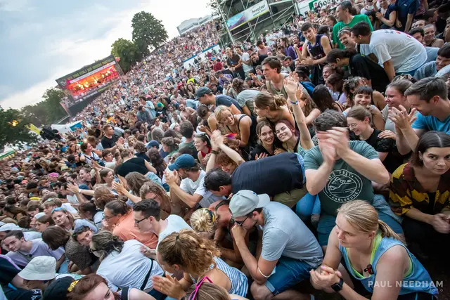 Die Polizei Karlsruhe gibt zum Start der Festsaison Sicherheitstipps für Festivals, Public Viewing und Straßenfeste. Im Fokus stehen Taschendiebstahl, Gewalt, K.-o.-Tropfen und Alkohol am Steuer. | Foto: Paul Needham