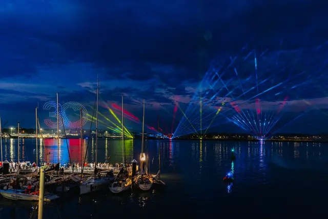 „Zwischen Himmel und Meer“: Abschlussinszenierung zur Kieler Woche 2026 mit Feuerwerk sowie Drohnen- und Lasershow. | Foto: CHLietzmann