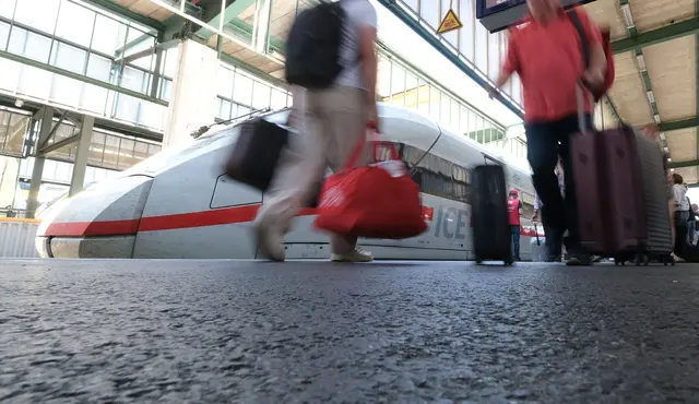 Der Bahnverkehr war laut einem Bundespolizeisprecher eingestellt. (Symbolbild) | Foto: Bernd Weißbrod/dpa