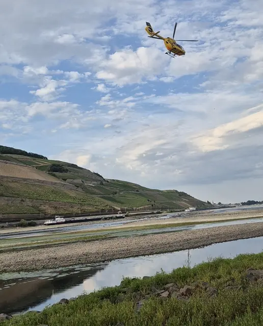 Unmittelbar nach dem Notruf begann eine groß angelegte Suchaktion. Feuerwehr, Wasserschutzpolizei und weitere Rettungskräfte suchten sowohl vom Wasser als auch aus der Luft und vom Ufer aus nach dem Vermissten. | Foto: WSP-Station Mainz