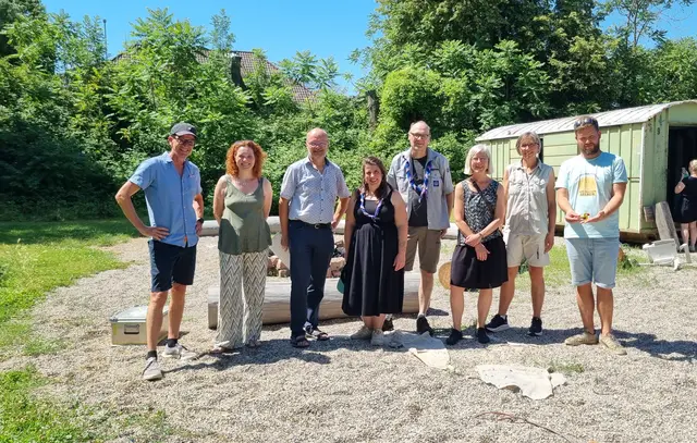 Freuen sich über die Kooperation im ErlebnisRaum Pfeifferswörth (v.k.n.r.): Stefan Quickert und Yvonne Gera (Jugendförderung Stadt Mannheim), Dr. Peter Schäfer (Jugendamt und Gesundheitsamt der Stadt Mannheim), Marcella Appel und Andreas Legler-Görke (VCP Stamm Bürger Karl Drais), Anne Ressel und Barbara Schulte (Evangelische Kirche Mannheim), Benjamin Goos (Jugendfarm). | Foto: de Vos