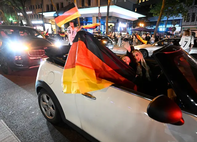 Autokorsos machen Spaß, es gibt aber Regeln. (Archivbild)  | Foto: Roberto Pfeil/dpa