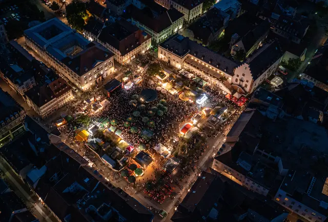 Beim Landauer Sommer 2026 verteilen sich neun Bühnen über die Innenstadt – hier der Rathausplatz | Foto: pfalzvision