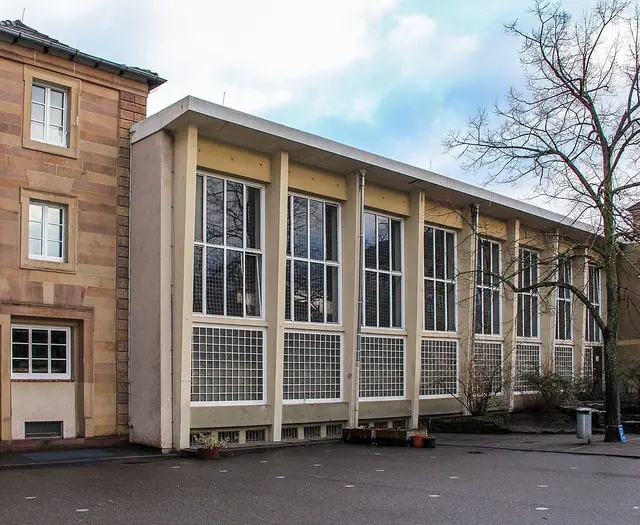 Wo in Karlsruhe zuerst saniert und gebaut wird, entscheidet sich jetzt mit der neuen Liste für Bundesmittel. Die Sporthalle der Südendschule soll mit Bundesmitteln repariert werden. |  | Foto: Stadt Karlsruhe, Jochen Denker