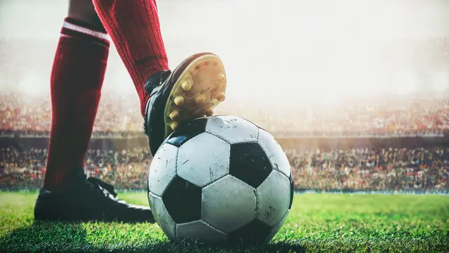 In Speyer dürfen Gastronomiebetriebe das Deutschland-Spiel bei der WM draußen auch nach 22 Uhr zeigen, wenn sie dafür eine Genehmigung haben. | Foto: pixfly/stock.adobe.com