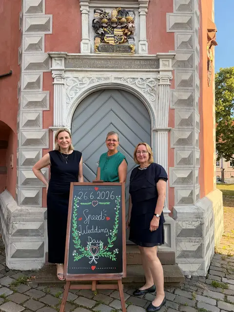 Die Standesbeamtinnen Stephanie Behr, Nadja Stemmle und Birgit Scheuermann (v.l.n.r. ) | Foto: Stadt Ladenburg
