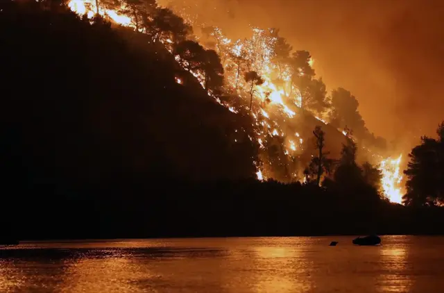 S.O.S. Mittelmeer: Ein großer Waldbrand auf der griechischen Insel Euböa macht die dramatischen Folgen von Hitze und Trockenheit greifbar. | Foto: ARTE G.E.I.E.
