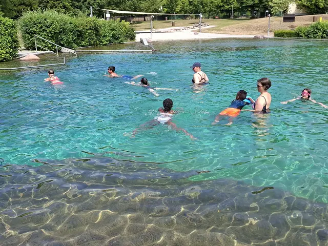 Von den insgesamt neun Kindern haben sieben das Abzeichen Seepferdchen geschafft | Foto: VG Nordpfälzer Land/gratis