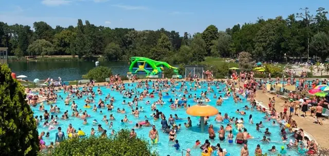 Mehr als 16.000 Menschen haben am ersten Ferienwochenende das Strandbad Frankenthal besucht. Besonders gefragt waren bei der Hitzewelle die Wasserattraktionen und der Strandbad-Weiher. | Foto: Sebastian Weindel, © Sebastian Weindel