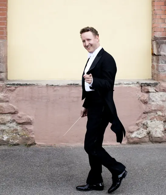 Chefdirigent Michael Francis leitet traditionell das Eröffnungs- und das Schlusskonzert in der Gedächtniskirche Speyer. | Foto: Monika Klein