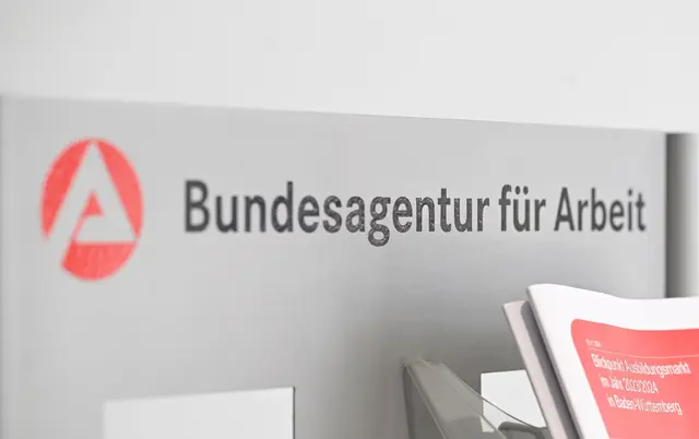 Im Juni ist die Zahl der Arbeitslosen leicht gesunken. (Archivbild) | Foto: Bernd Weißbrod/dpa
