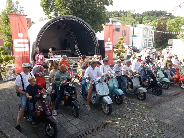 Wenn der Vespa-Club durch die Gassen knattert, weiß man, die „Italienischen Nächte“ sind da | Foto: Anja Stemler