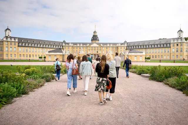 Auch für Vereine, private oder berufliche Gruppen aus Karlsruhe und der Region lohnt es sich, an einer Entdeckungstour durch die Fächerstadt teilzunehmen. | Foto: KTG Karlsruhe Tourismus, Foto: Bruno Kelzer