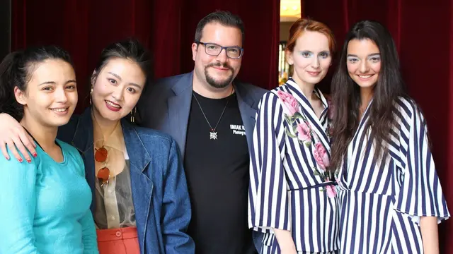 Dominik Wachta (Mitte) alias DJ Dominik Wachta &amp; friends ist aus den internationalen Charts nicht mehr wegzudenken. Einen möglichen Gig fürs Tomorrowland lässt der Deejay jetzt aber wegen seinem Hauptjob sausen.  | Foto: privat