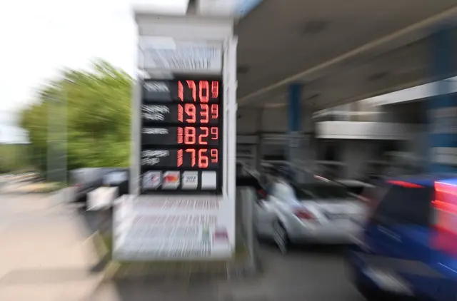 Die Tankstelle in Esslingen ist für günstige Spritpreise bekannt. | Foto: Bernd Weißbrod/dpa